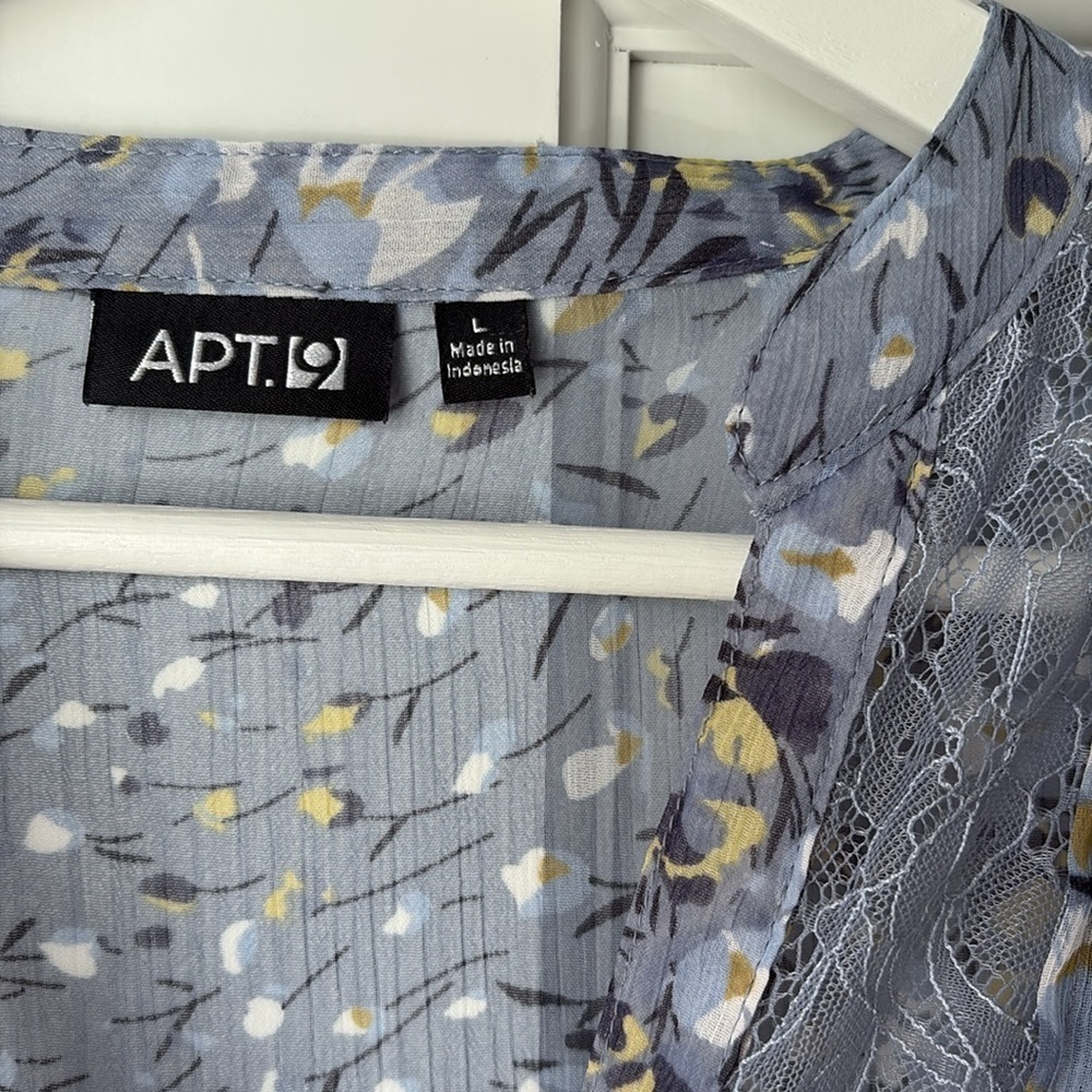 Apt. 9 Women's Blue Floral Blouse size large - Picture 2 of 5